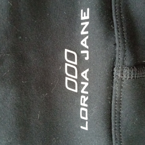 Uniquely Lorna Jane Capri leggings - Picture 6 of 8